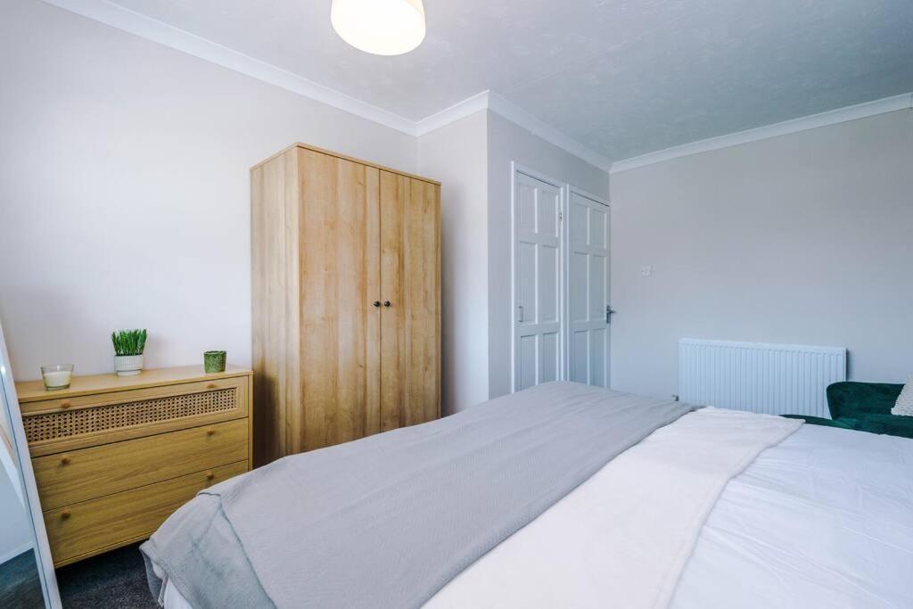 Cheerful 3 Bedroom Home With Parking Near Chester Saughall Luaran gambar
