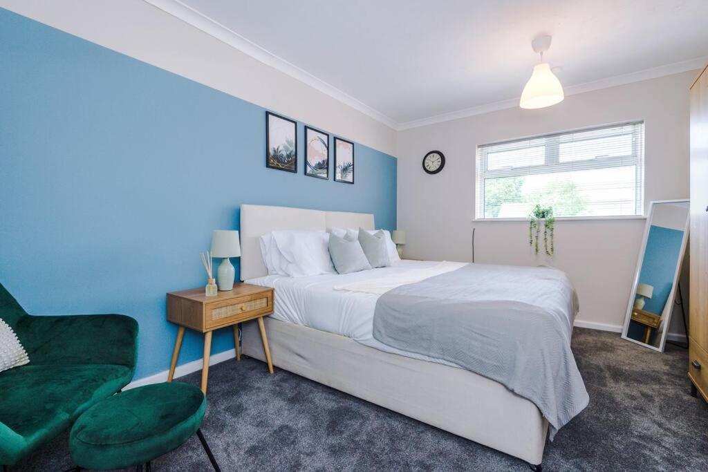 Cheerful 3 Bedroom Home With Parking Near Chester Saughall Luaran gambar
