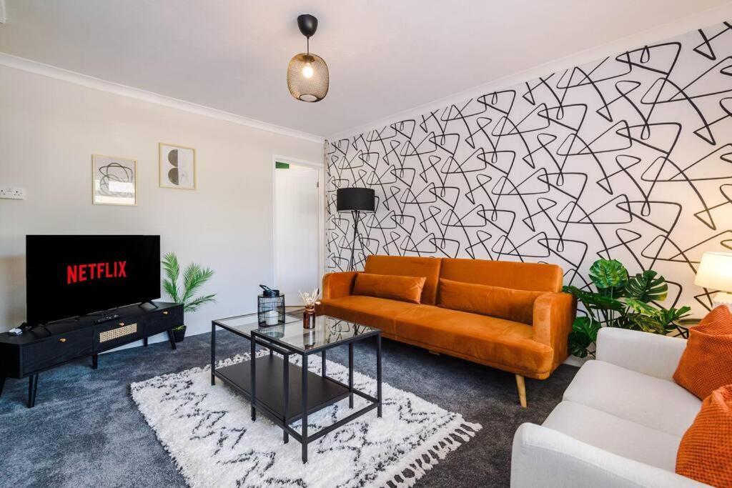 Cheerful 3 Bedroom Home With Parking Near Chester Saughall Luaran gambar