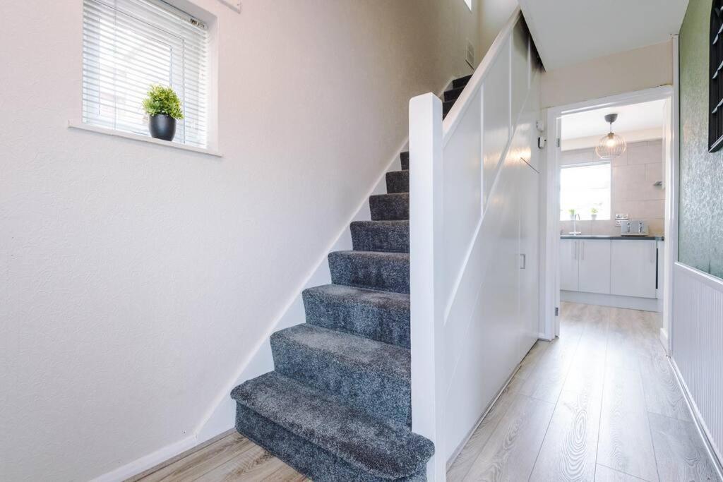 Cheerful 3 Bedroom Home With Parking Near Chester Saughall Luaran gambar