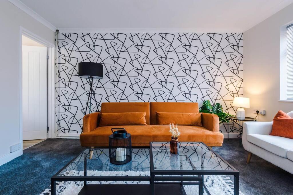 Cheerful 3 Bedroom Home With Parking Near Chester Saughall Luaran gambar