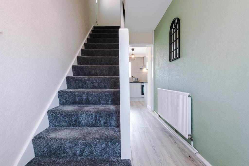 Cheerful 3 Bedroom Home With Parking Near Chester Saughall Luaran gambar