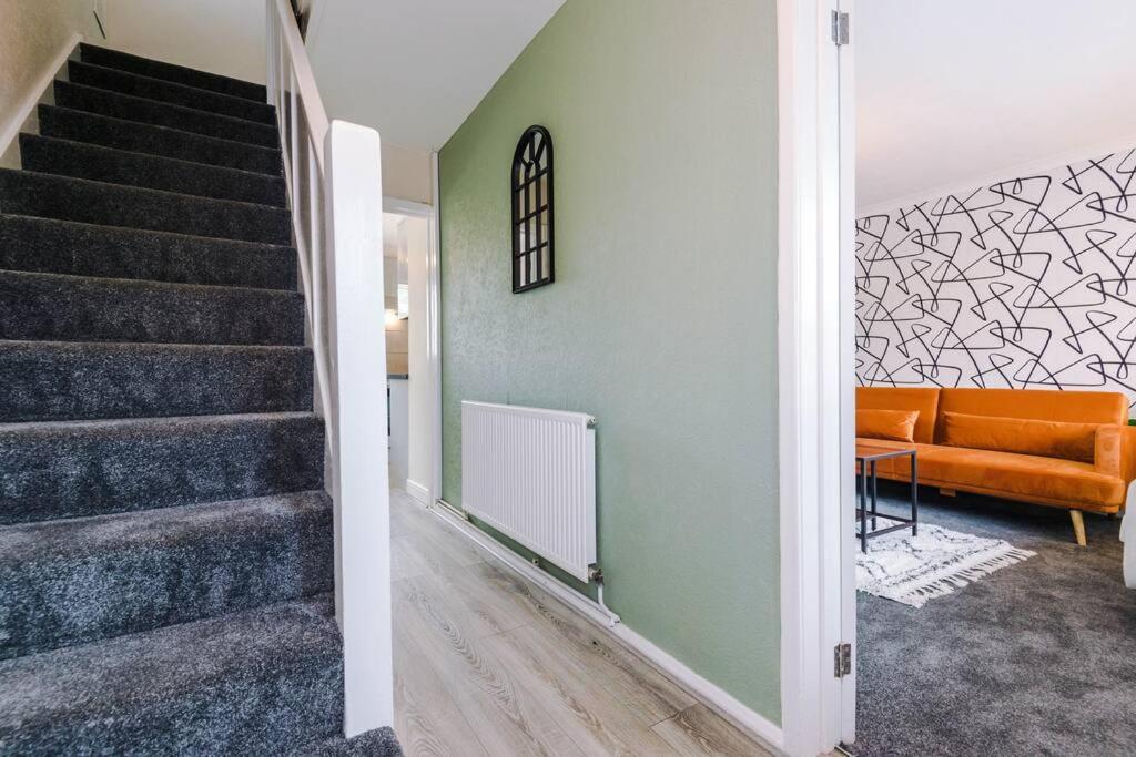 Cheerful 3 Bedroom Home With Parking Near Chester Saughall Luaran gambar