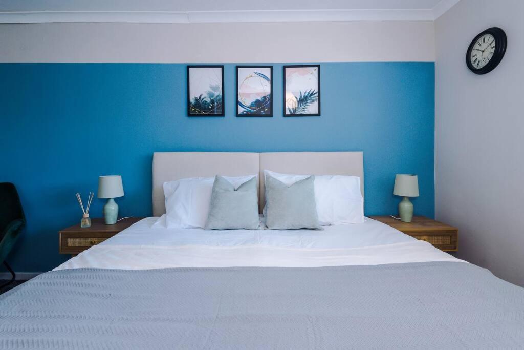 Cheerful 3 Bedroom Home With Parking Near Chester Saughall Luaran gambar