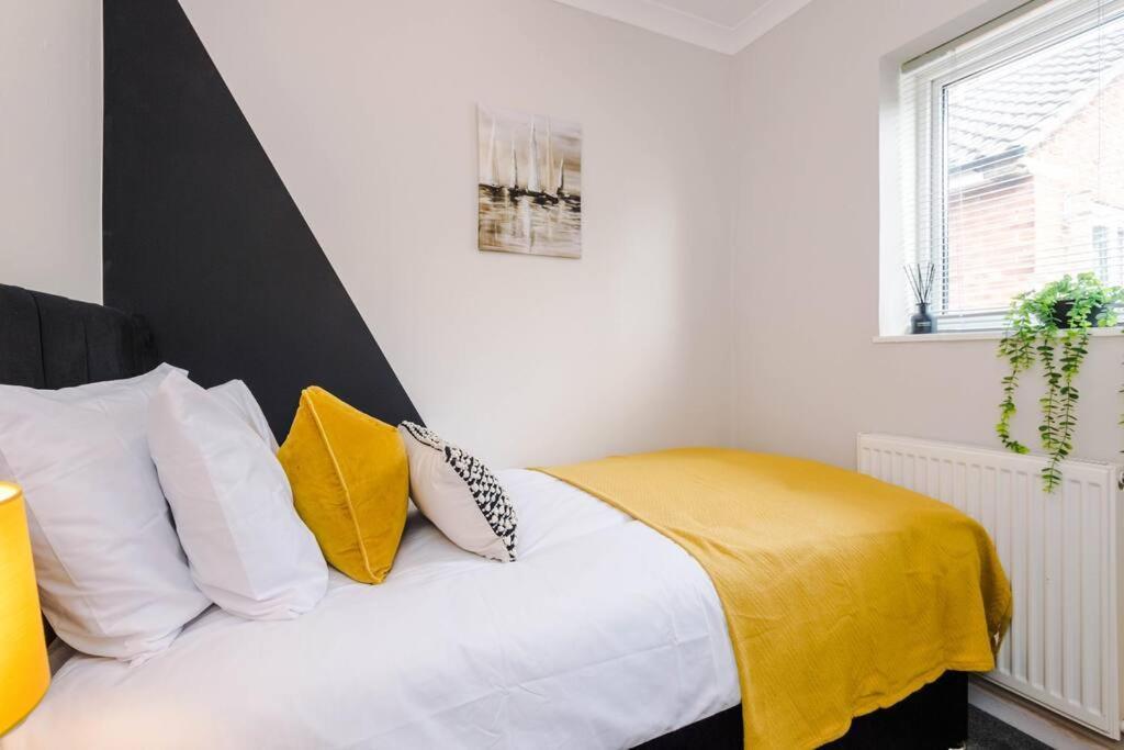 Cheerful 3 Bedroom Home With Parking Near Chester Saughall Luaran gambar