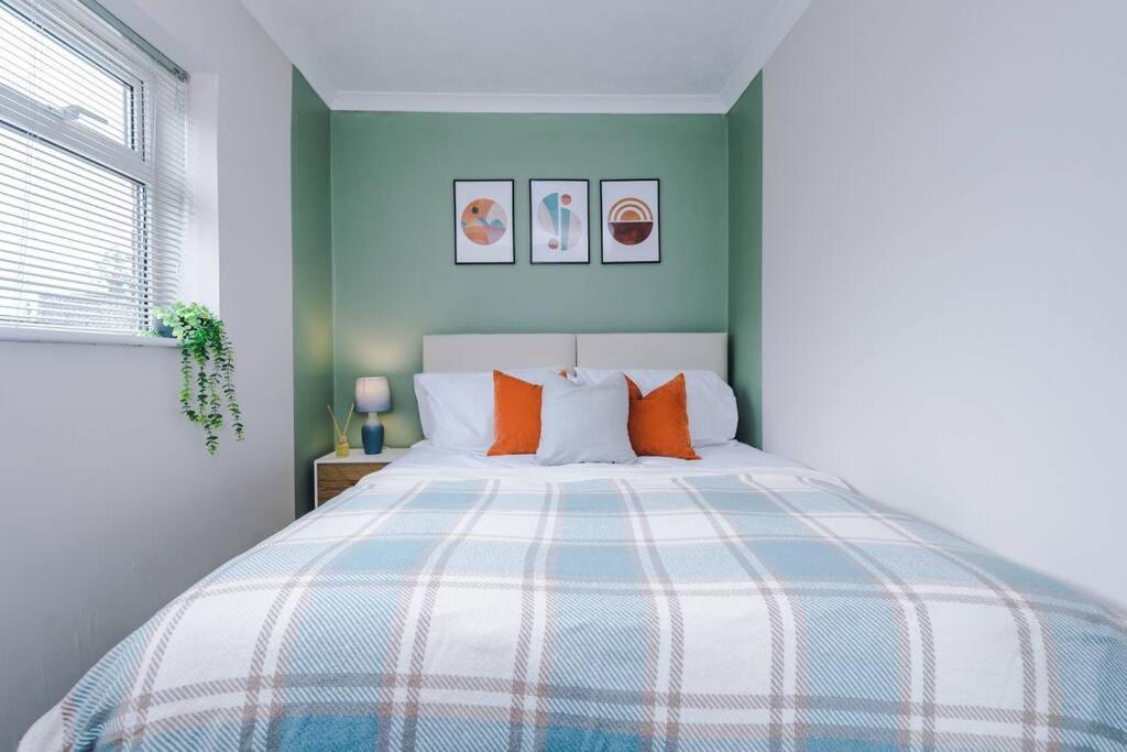 Cheerful 3 Bedroom Home With Parking Near Chester Saughall Luaran gambar
