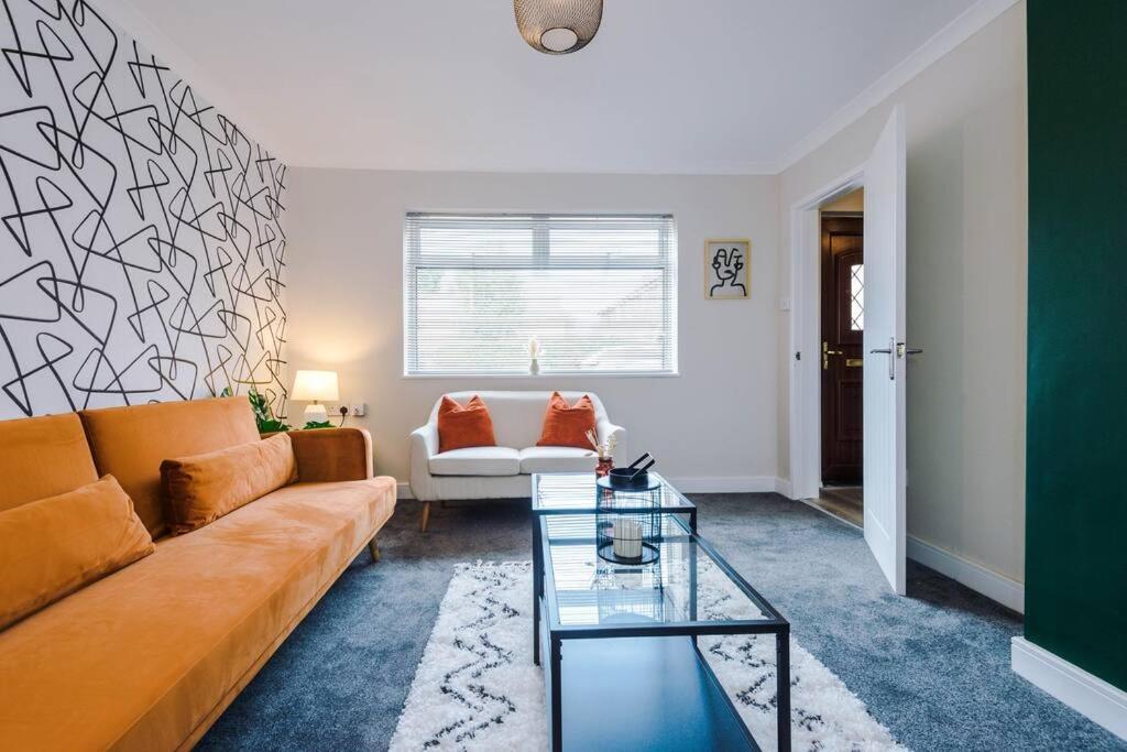 Cheerful 3 Bedroom Home With Parking Near Chester Saughall Luaran gambar